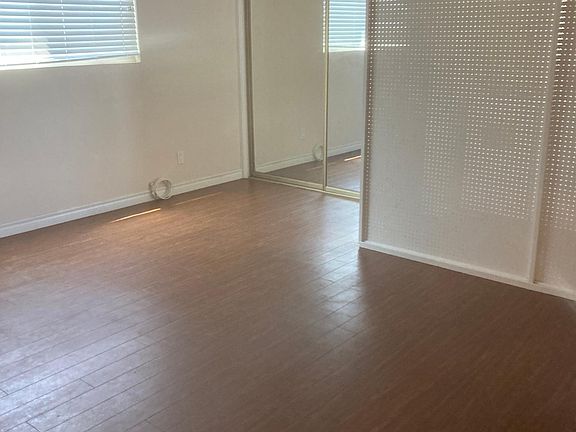 3rd image of 1507 Seal Way APT 2R