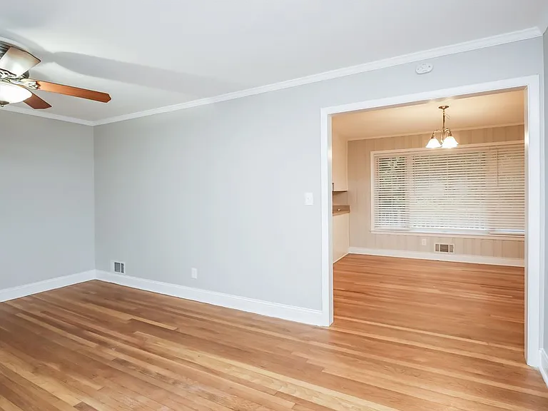 384 Charles Pl — Photo 3