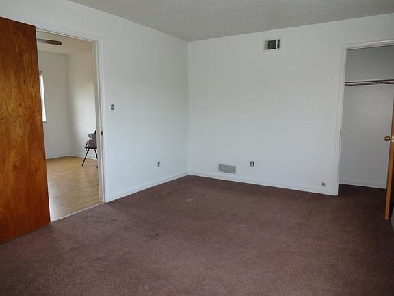 2 Spacious Bedrooms - Good Closets