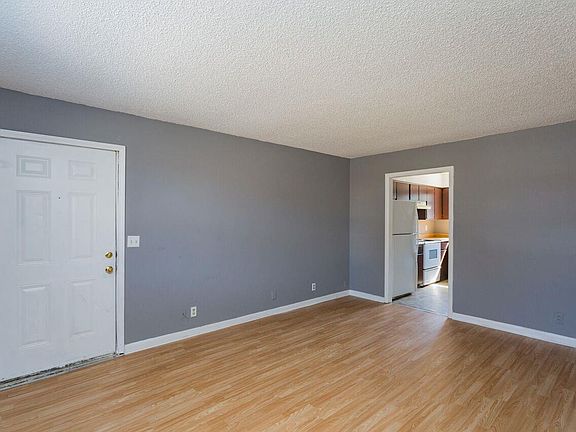 3rd image of 3724 Village Trl