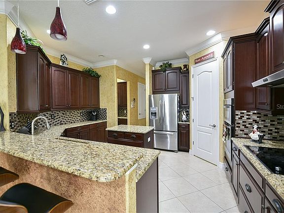 3rd image of 10484 Henbury St
