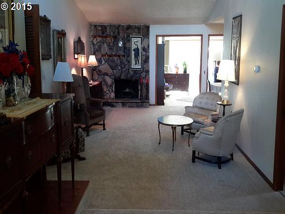 4th image of 2212 NE Cranbrook Dr