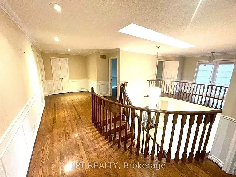 31 Glenayr Rd — Photo 13
