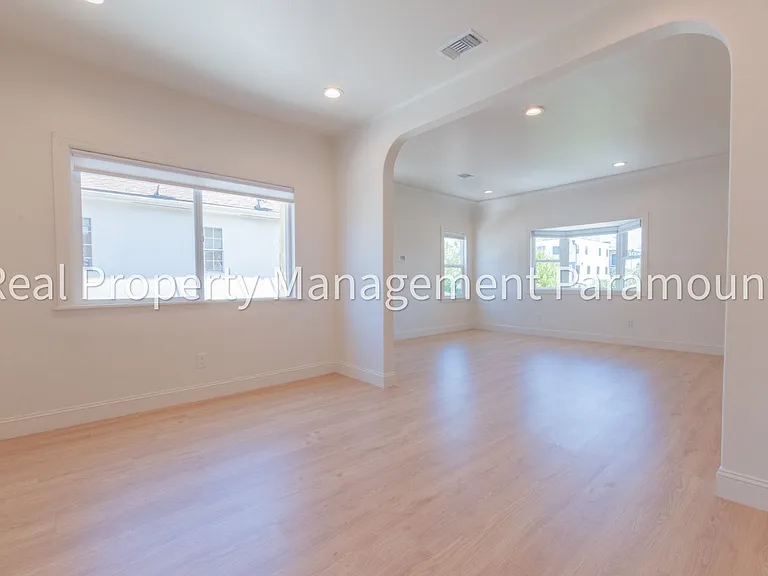 1867 S Redondo Blvd — Photo 12