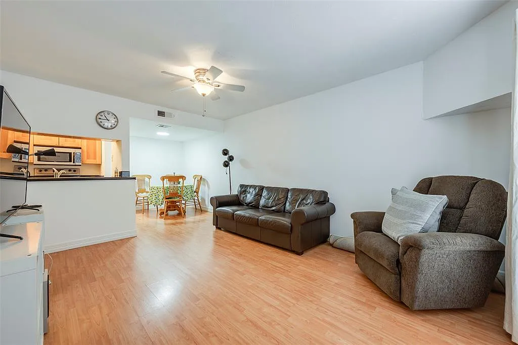 Building Photo - 4327 Holland Ave #212