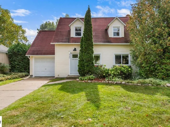 920 Michigan St, Petoskey, MI 49770