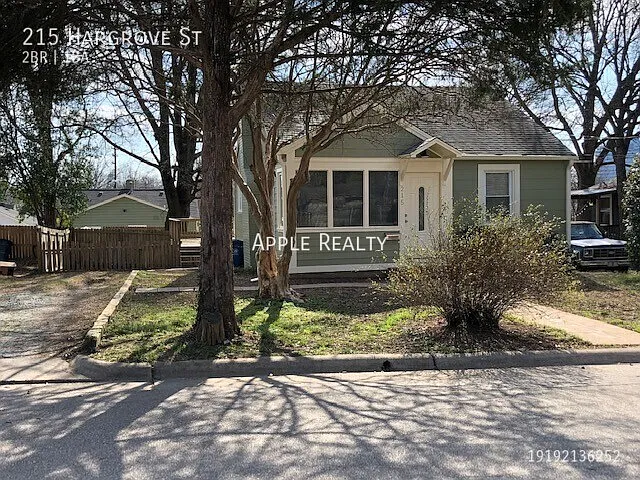 215 Hargrove St - Available in October! — Photo 2