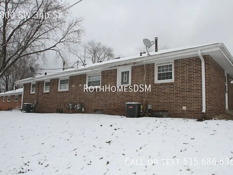 4800 SW 3rd St — Photo 9