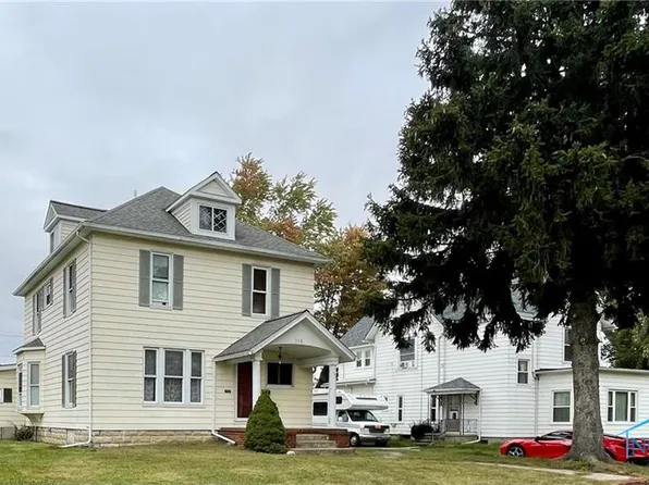 558 W Fremont St, Fostoria, OH 44830