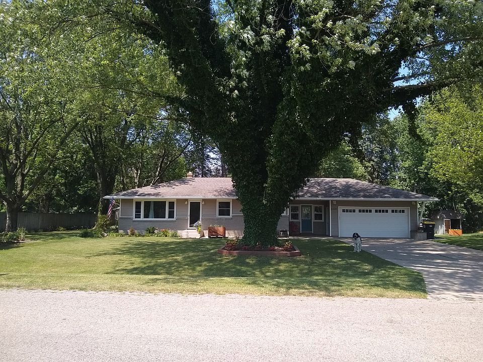 1st image of 9385 White Pine St