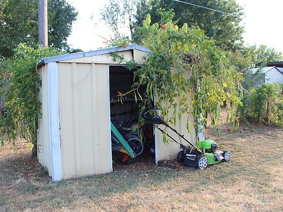 4th image of 408 English Dr