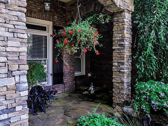3rd image of 4000 Fredricksberg Ct