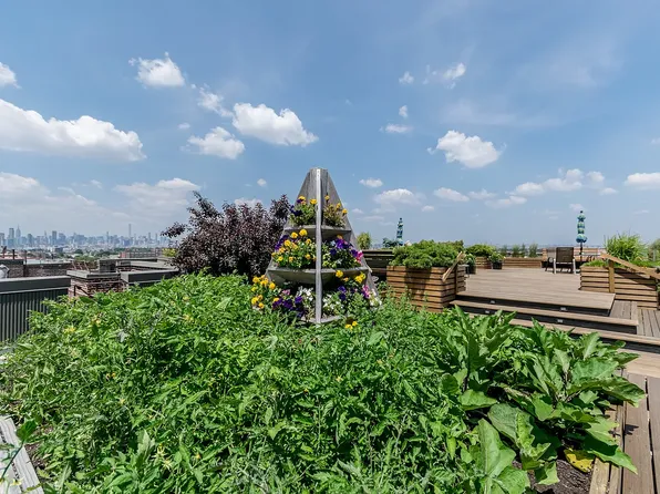 76-15 35th Avenue image 1 of 12