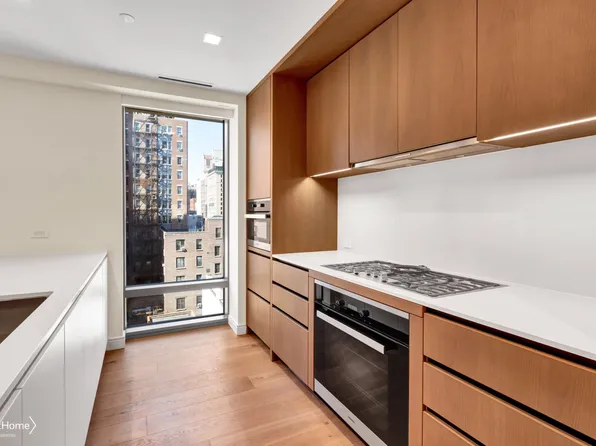 200 East 21st Street image 12 of 48