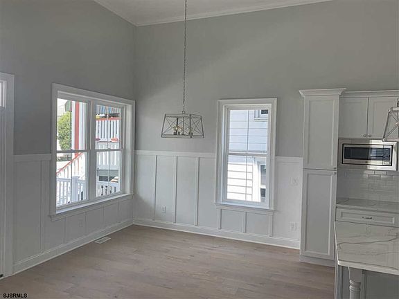 3rd image of 1448 Asbury Ave APT 2