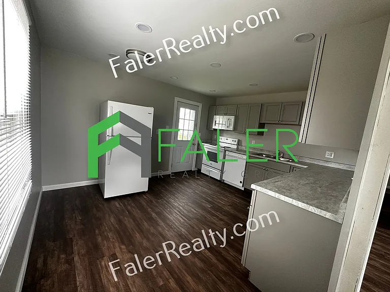 498 Ridgebury Dr — Photo 5