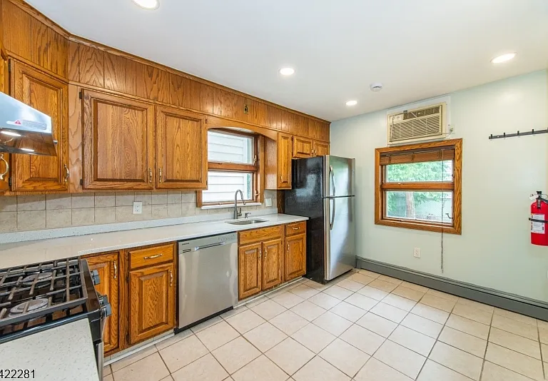 10 Walnut Pkwy — Photo 19