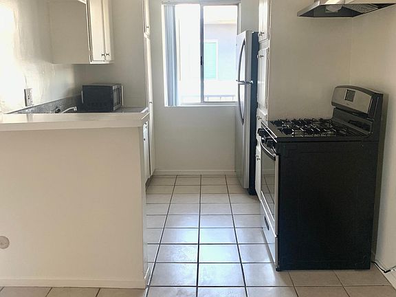 2nd image of 723 N Gramercy Pl APT 20