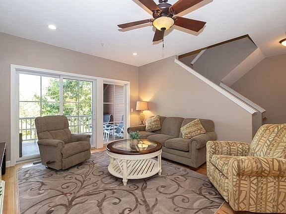 3rd image of 33 Parkview St