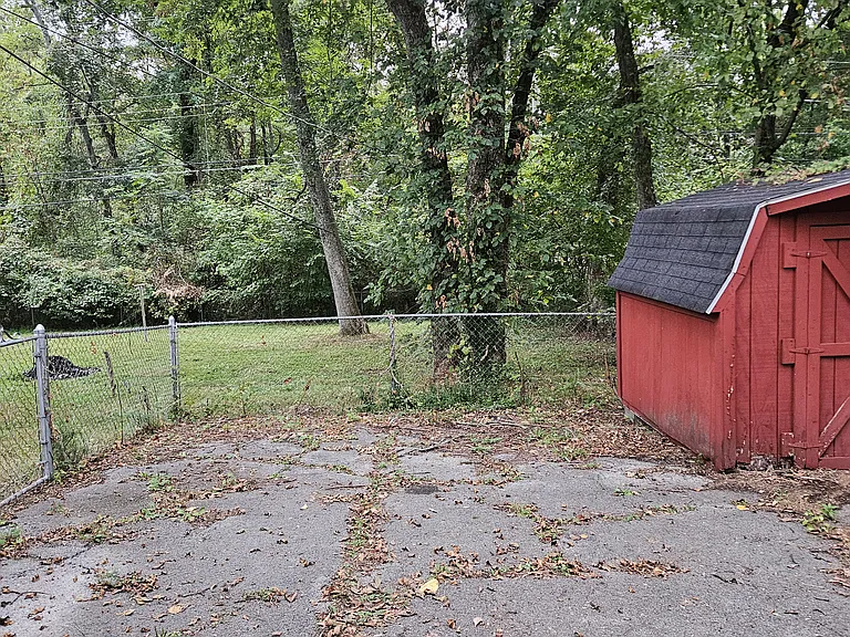 21 Charlemagne Blvd — Photo 11
