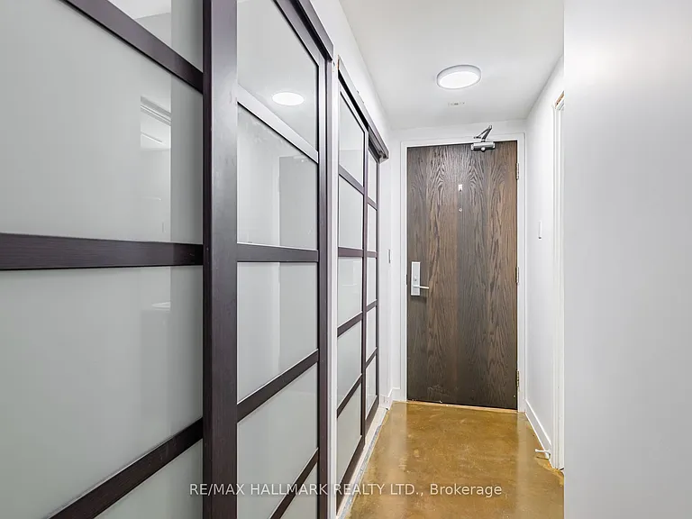 201 Carlaw Ave #L06 — Photo 8