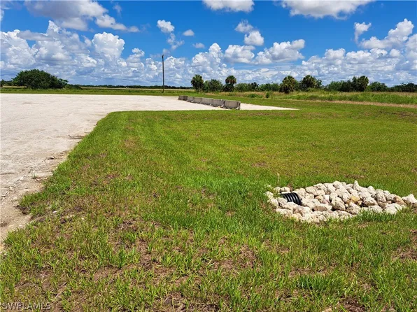 7906 10th Pl, Labelle, FL 33935