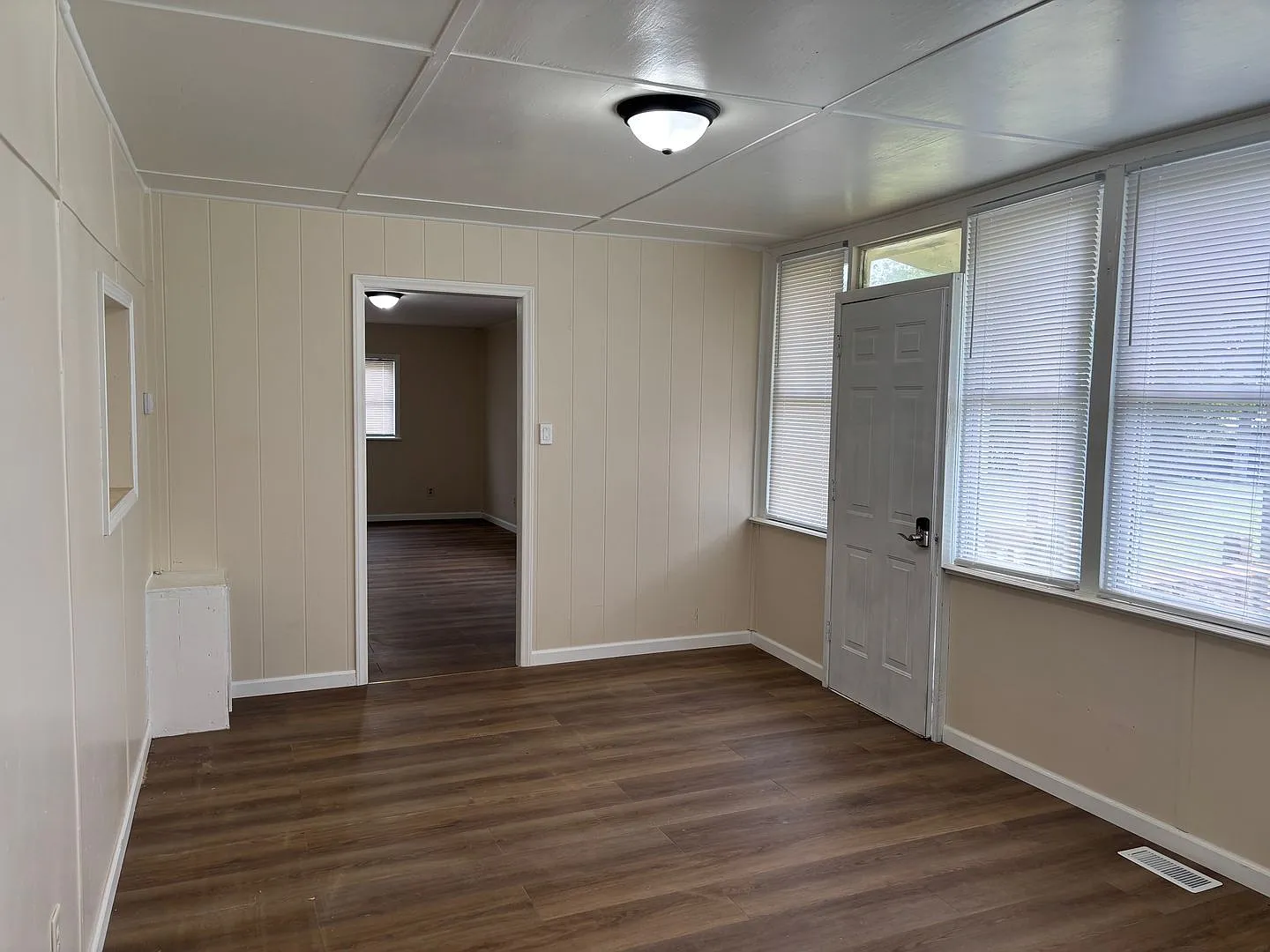 2-3 Bed, 1.5 Bath Mobile Home Located In Denton — Photo 2