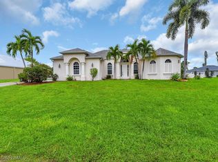 8123 Sandpiper Rd, Fort Myers, FL 33967