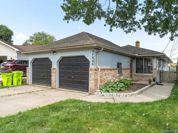 37940 Maplehill St, Harrison Township, MI 48045
