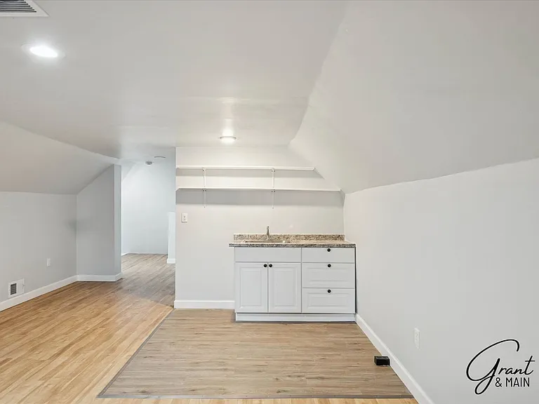 1613 Virginia Park — Photo 8