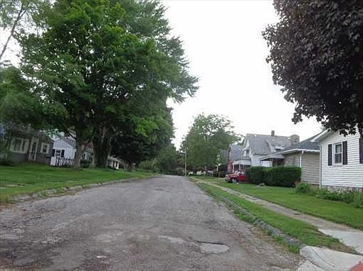 2nd image of 402 Melrose St