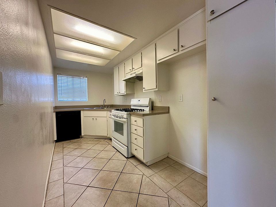 1st image of 14250 Sherman Way APT 109