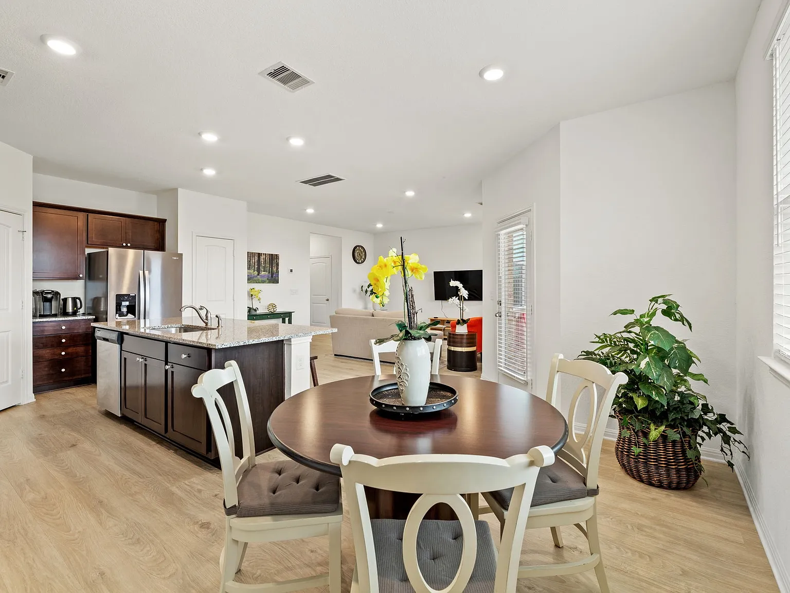 412 Baum Dr — Photo 1