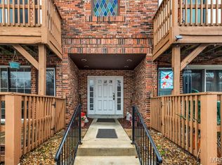 4298 Chateau De Ville Dr APT A, Saint Louis, MO 63129