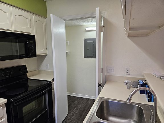 5th image of 1435 Meadowood Village Dr