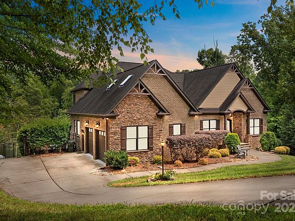 5th image of 132 Montclair Dr