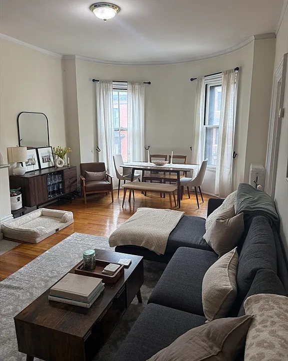 4 Brimmer St #3A