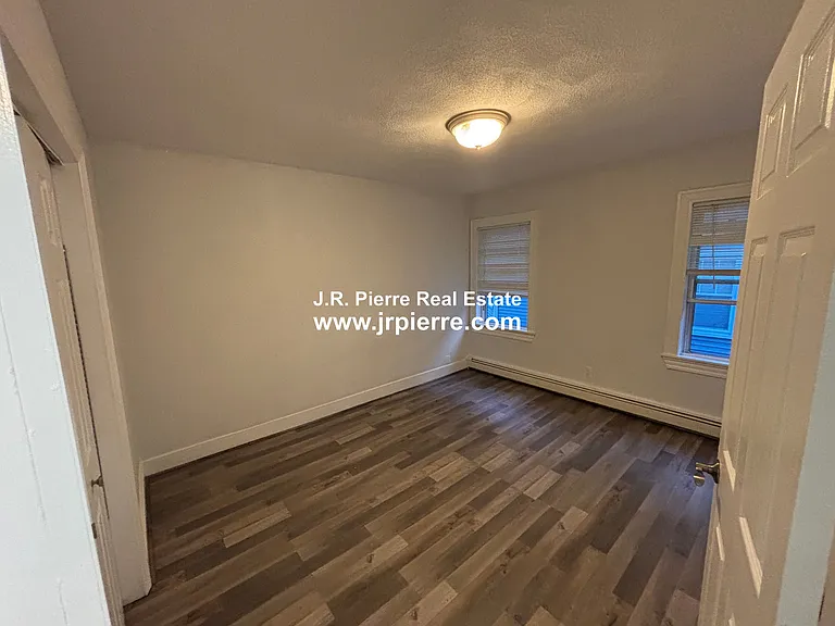 560 Main St #2 — Photo 5
