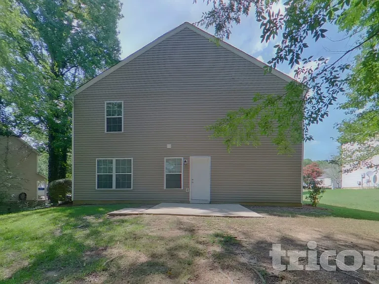 121 Eagle Pointe Dr — Photo 18