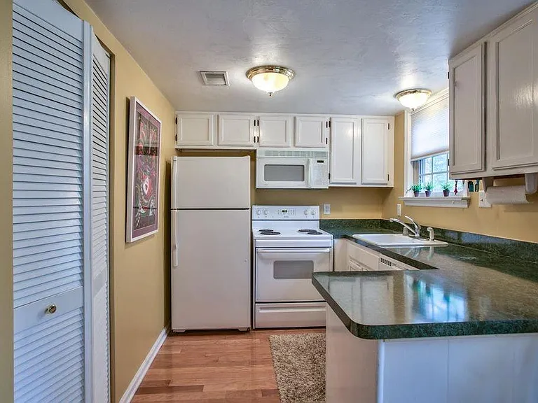 536 E Pensacola St — Photo 3