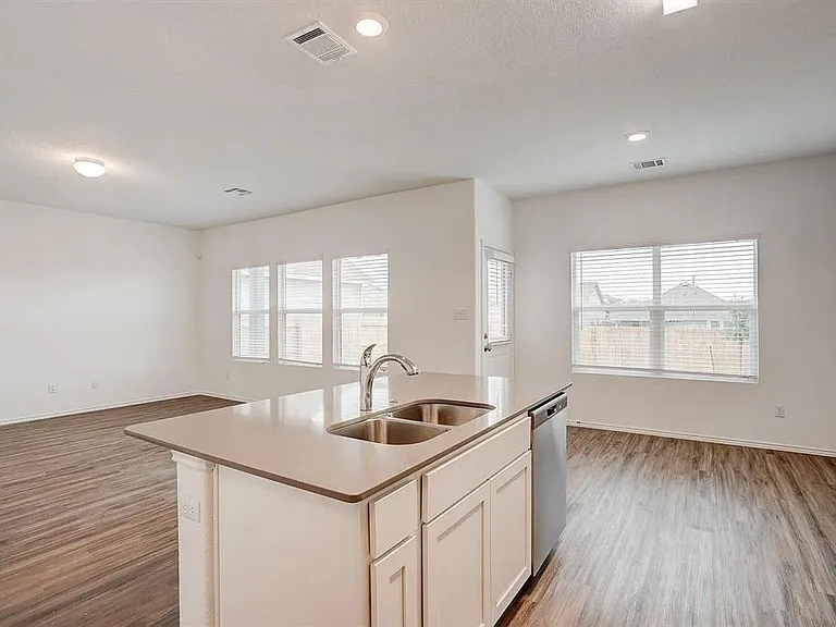 209 Majestic Cedar Dr — Photo 8