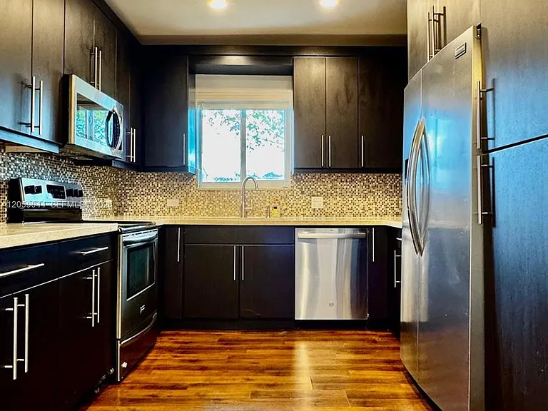 234 Washington Dr — Photo 5