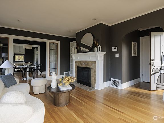 5th image of 1514 E Columbia Street