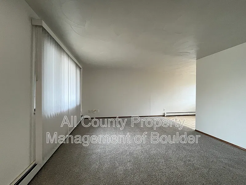 5 bed, 4.0 bath, 2005 sqft, $2,495 — Photo 3