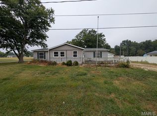 117 S Thompson St, Ramsey, IL 62080