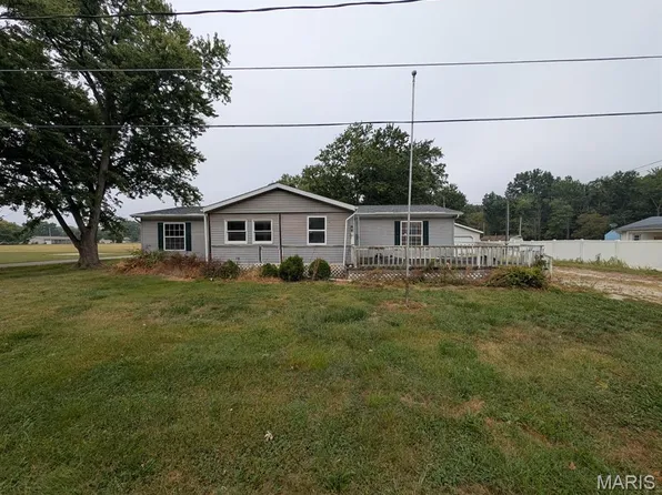 117 S Thompson St, Ramsey, IL 62080