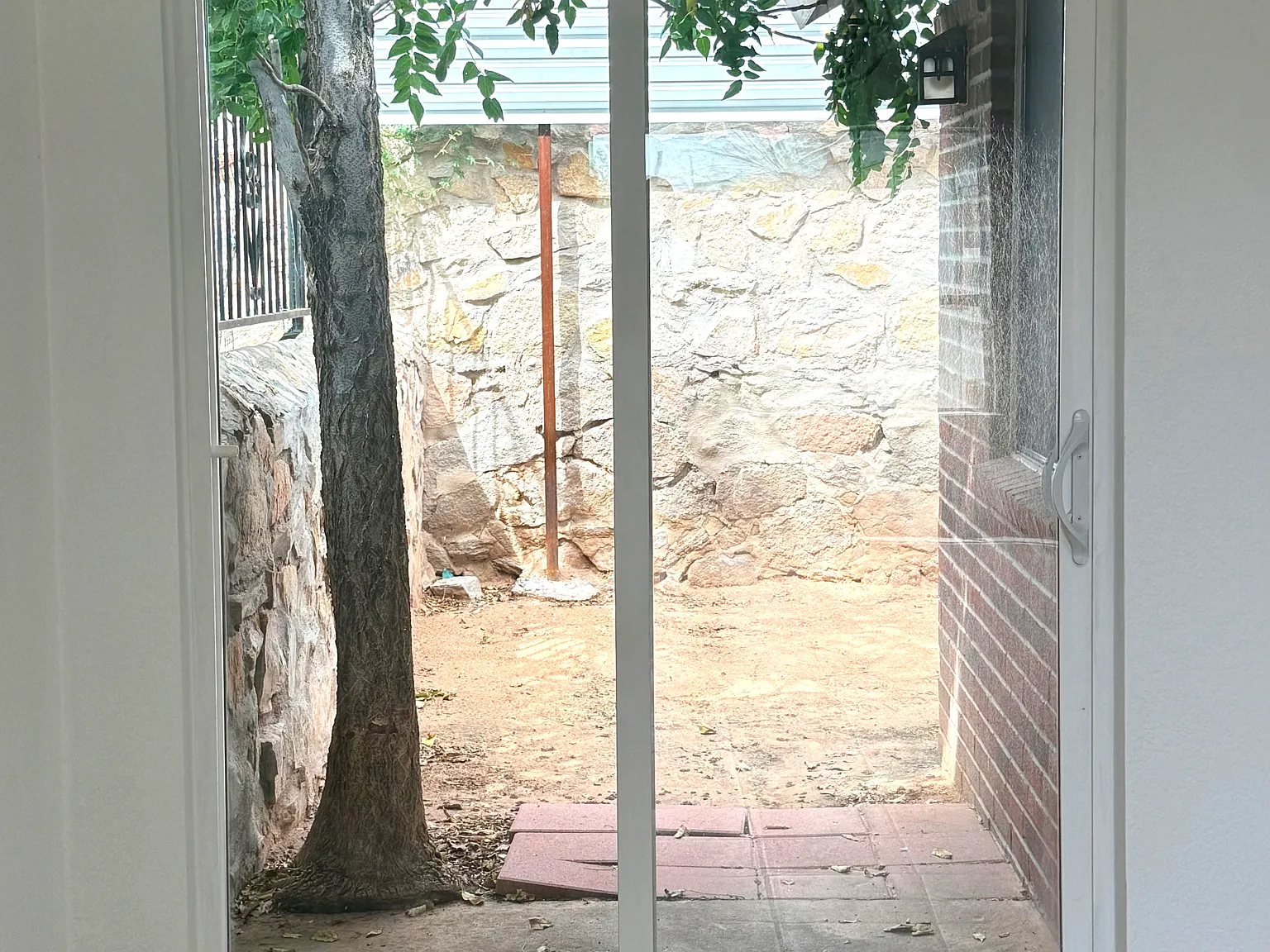 3 bed, 1250 sqft, $1,300 — Photo 3
