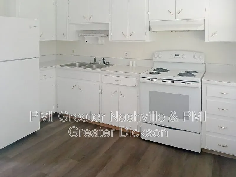 2 bed, 1.0 bath, 700 sqft, $800 — Photo 3