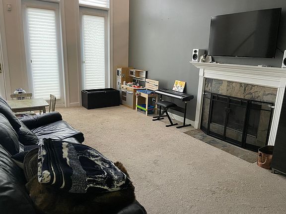 4th image of 2128 W Walton St #1W