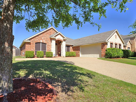 2nd image of 817 Camellia Ct